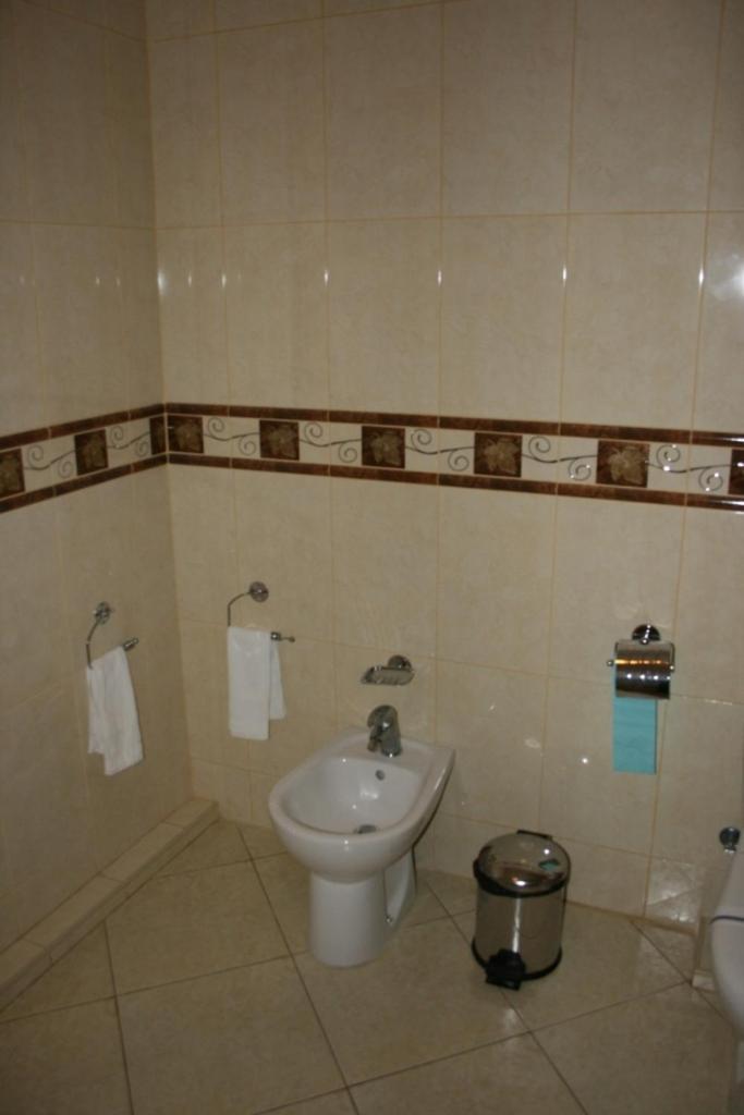 Hotel Prague Zaporizhia Esterno foto