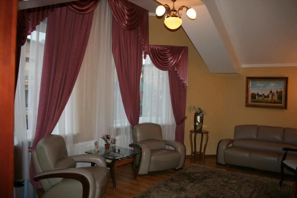 Hotel Prague Zaporizhia Esterno foto